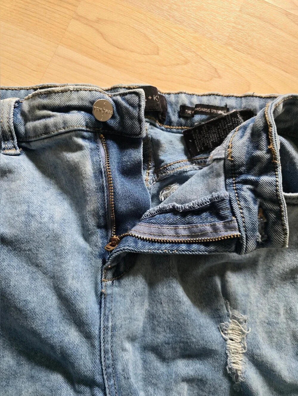 Kendall+Kylie The High Rise Straight Distressed Jeans Size 9/29